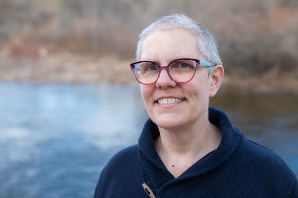 kellyheadshotsoutdoors-16